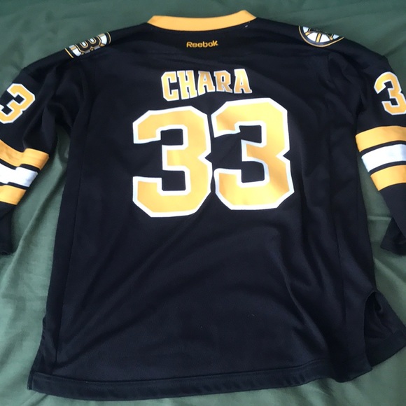 Zdeno chara bruins jersey and a red socks jersey - Picture 4 of 5